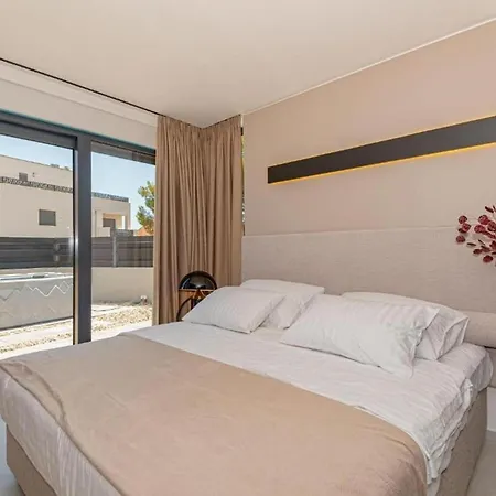 Four Bedroom With Pool Vodice
