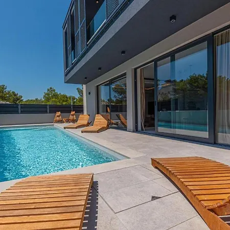 Four Bedroom With Pool Villa *