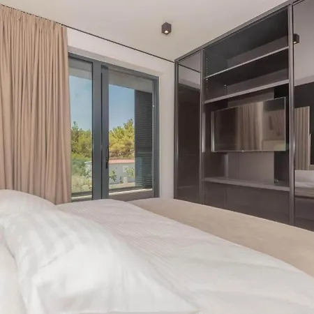 Four Bedroom With Pool Villa Vodice