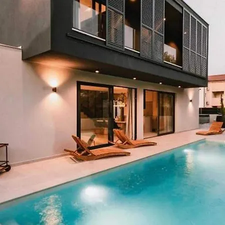 Four Bedroom With Pool