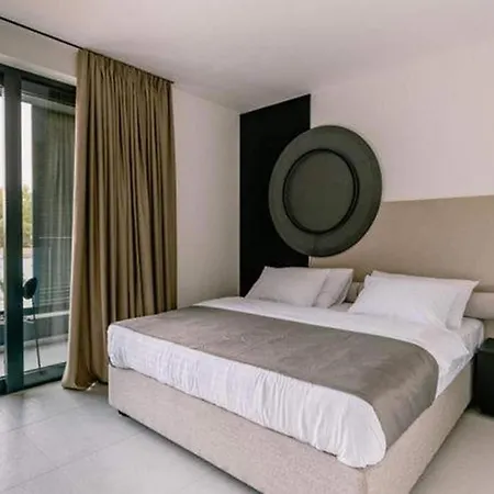 Villa Four Bedroom With Pool Vodice