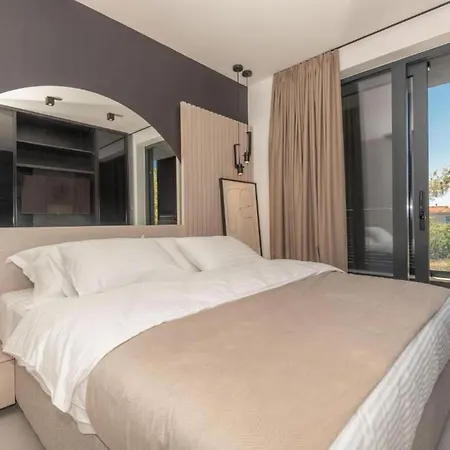 Four Bedroom With Pool *