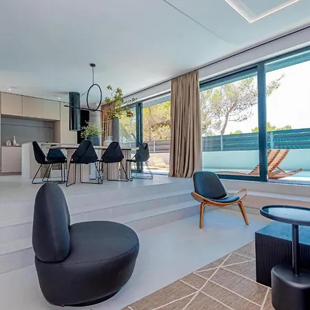 Four Bedroom With Pool Vodice