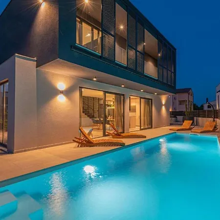 Four Bedroom With Pool Villa Vodice