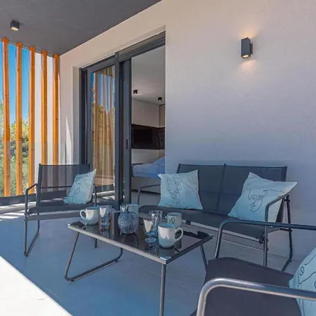 Four Bedroom With Pool *