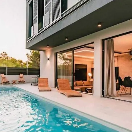 Four Bedroom With Pool Vodice