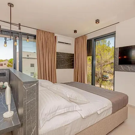 Villa Four Bedroom With Pool