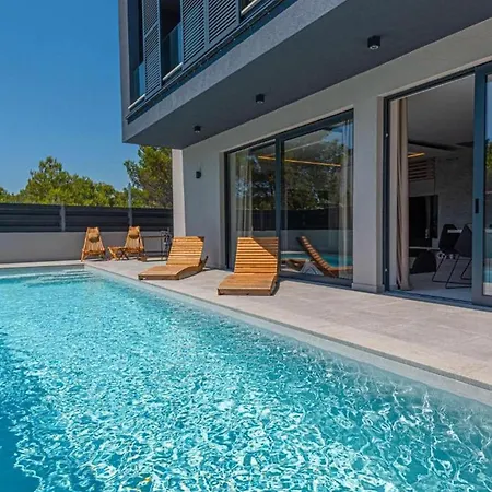 Four Bedroom With Pool Vodice